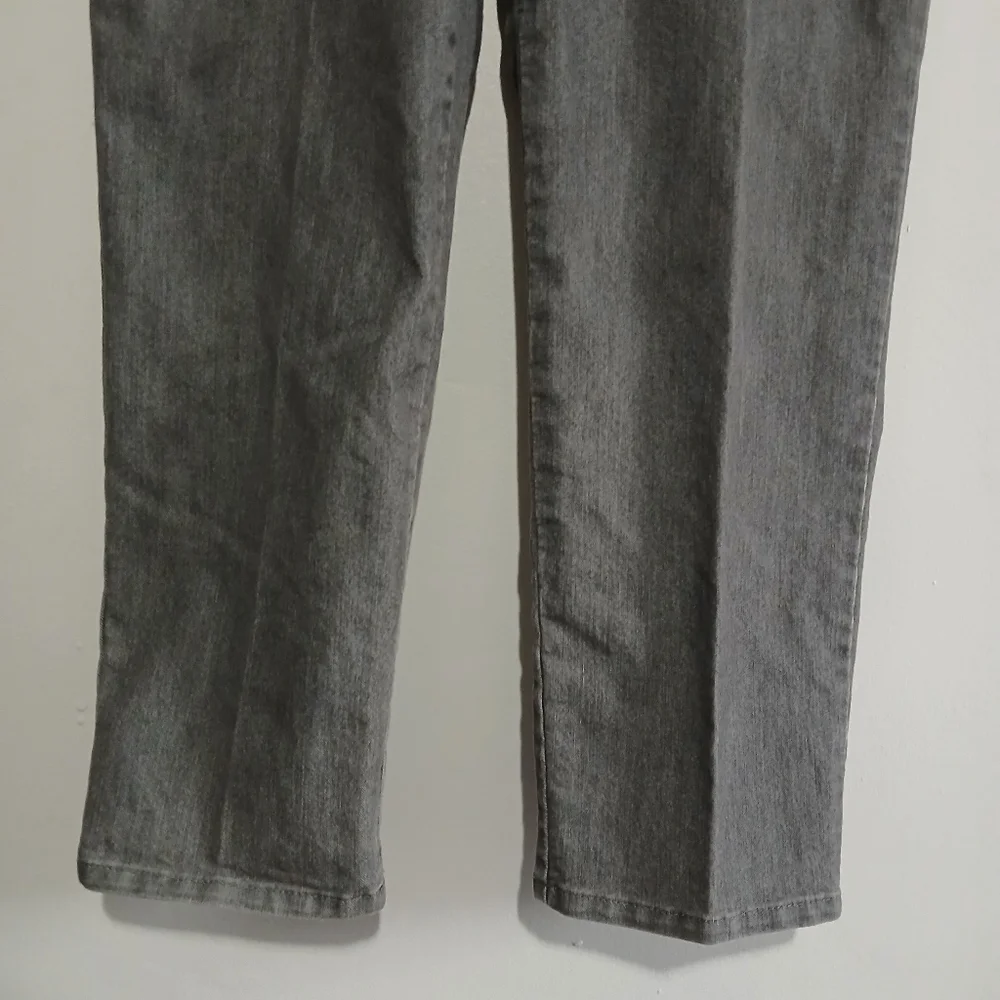 Gloria Vanderbilt Ladies Amanda Gray Jeans. Size 14 Short - Picture 3 of 12